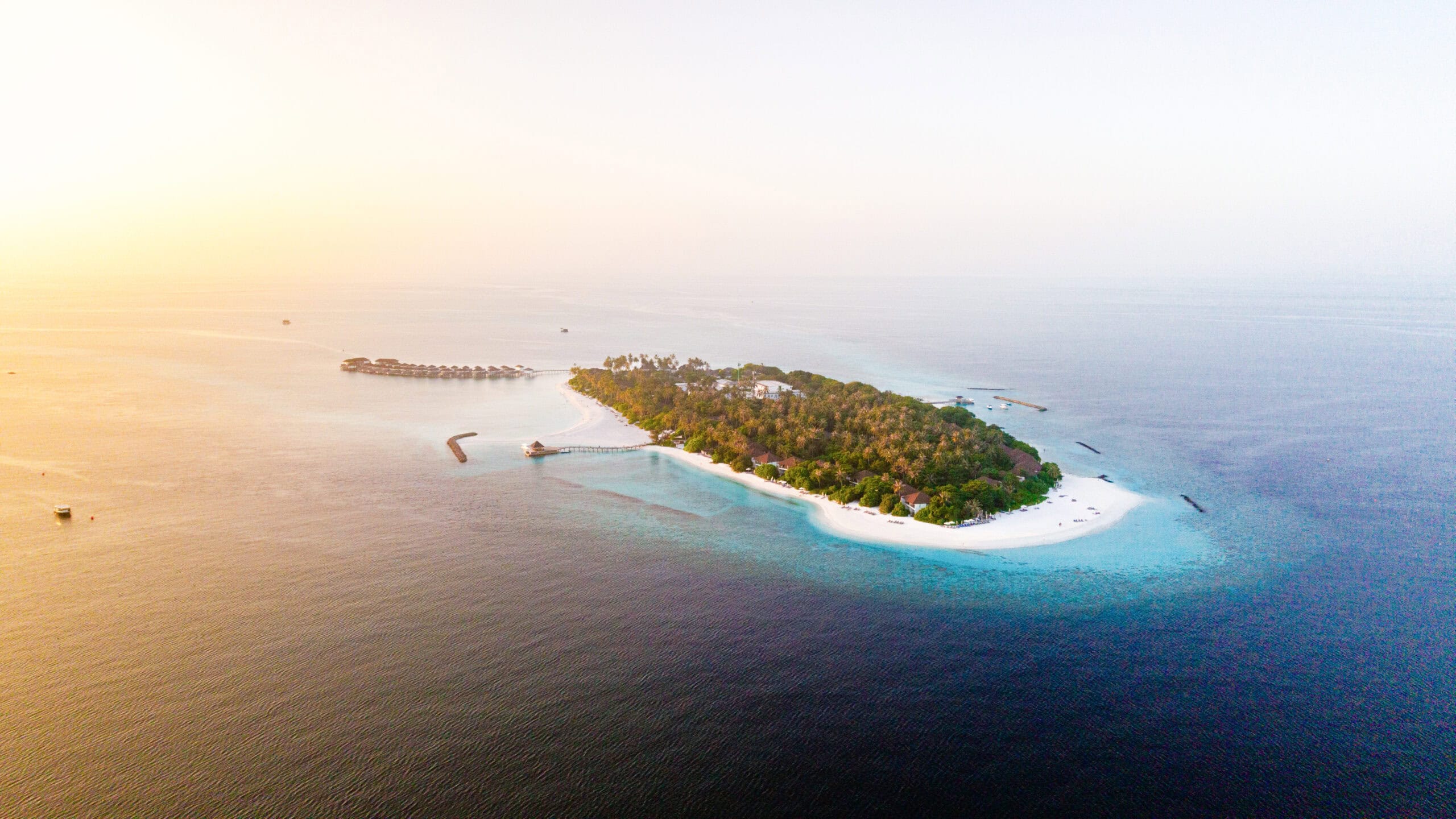 Avani+ Fares Maldives Resort ostrov Fares, atol Baa